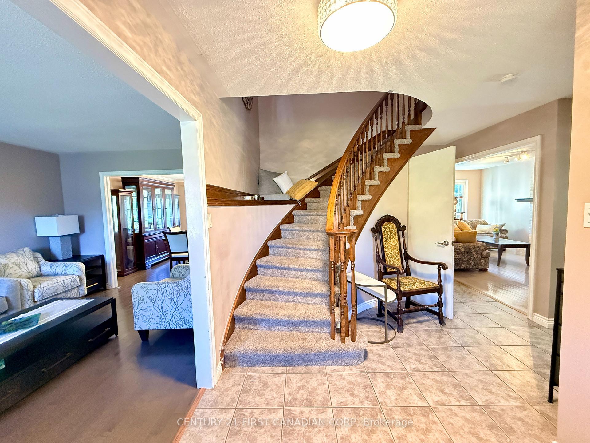 Photo 6 of 26 Colonial Crescent, London, North M — HOMEH
