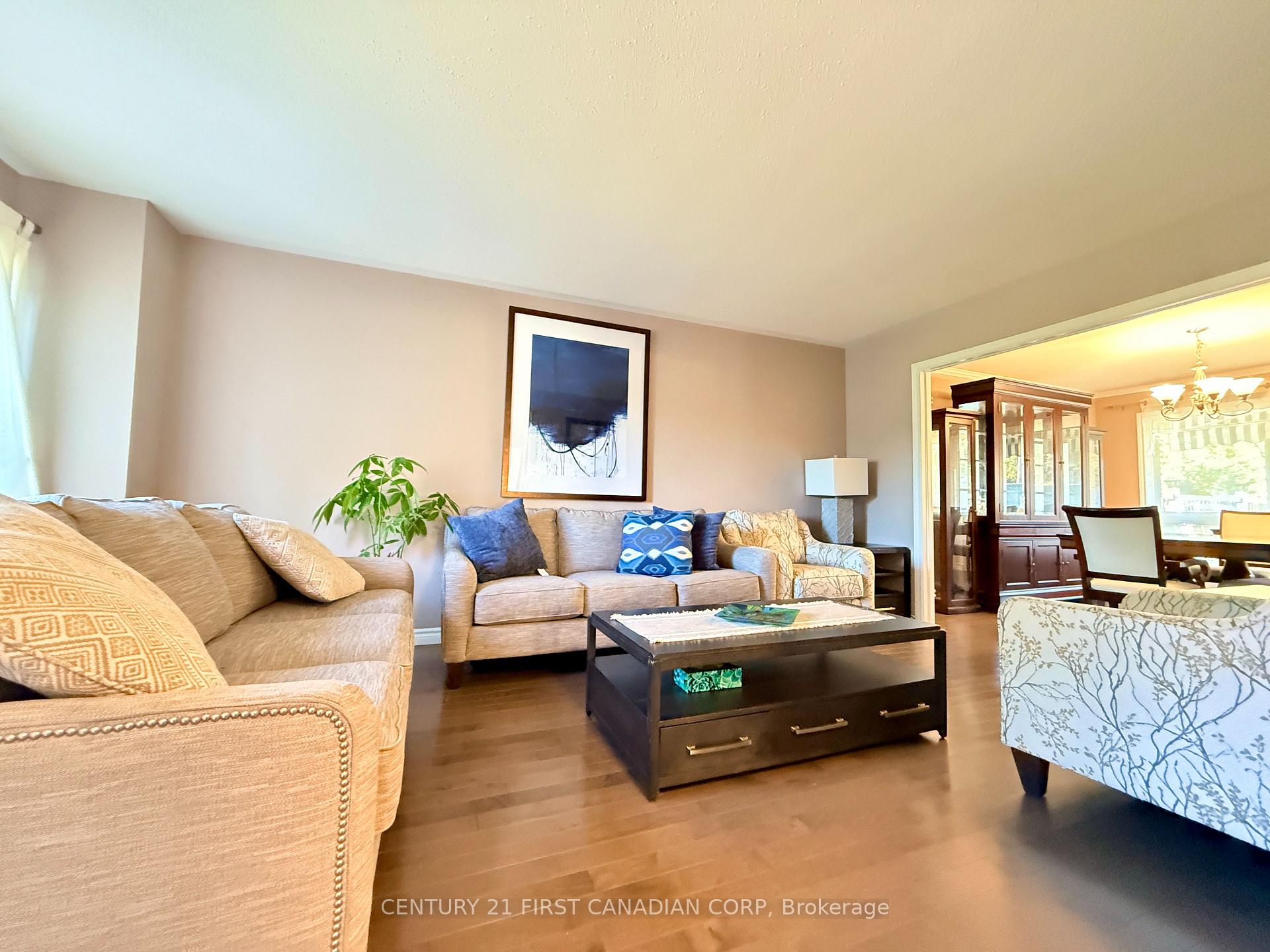 Photo 8 of 26 Colonial Crescent, London, North M — HOMEH