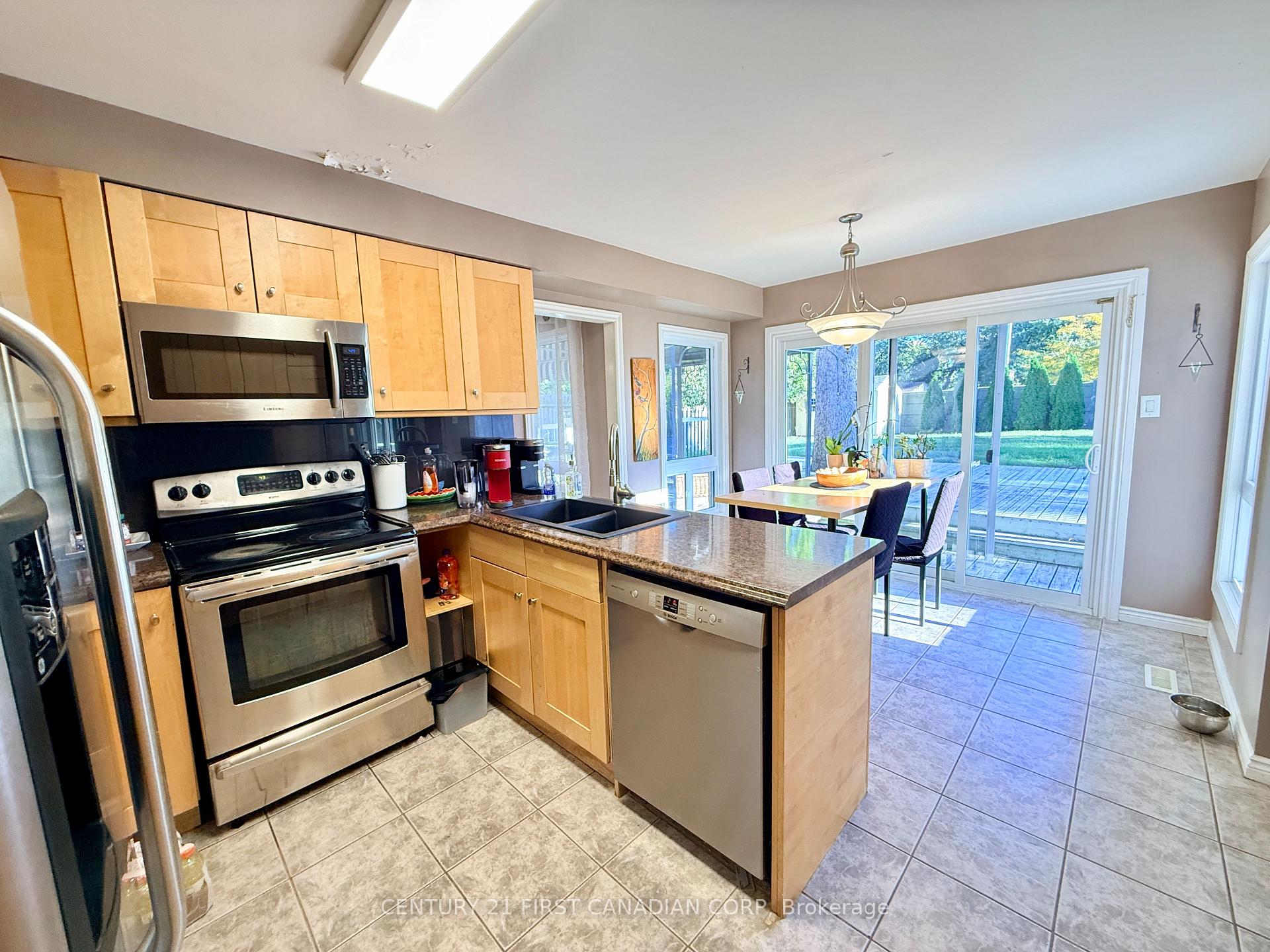Photo 11 of 26 Colonial Crescent, London, North M — HOMEH
