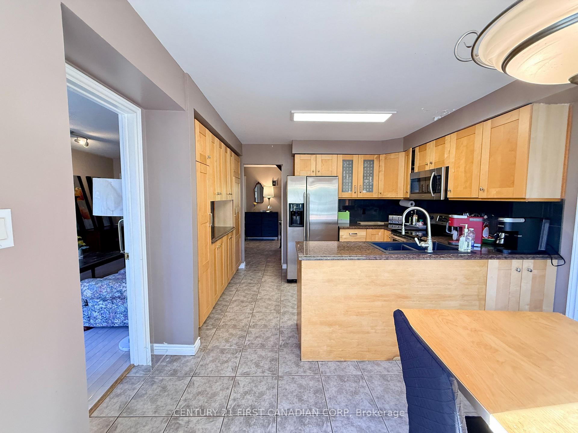 Photo 12 of 26 Colonial Crescent, London, North M — HOMEH
