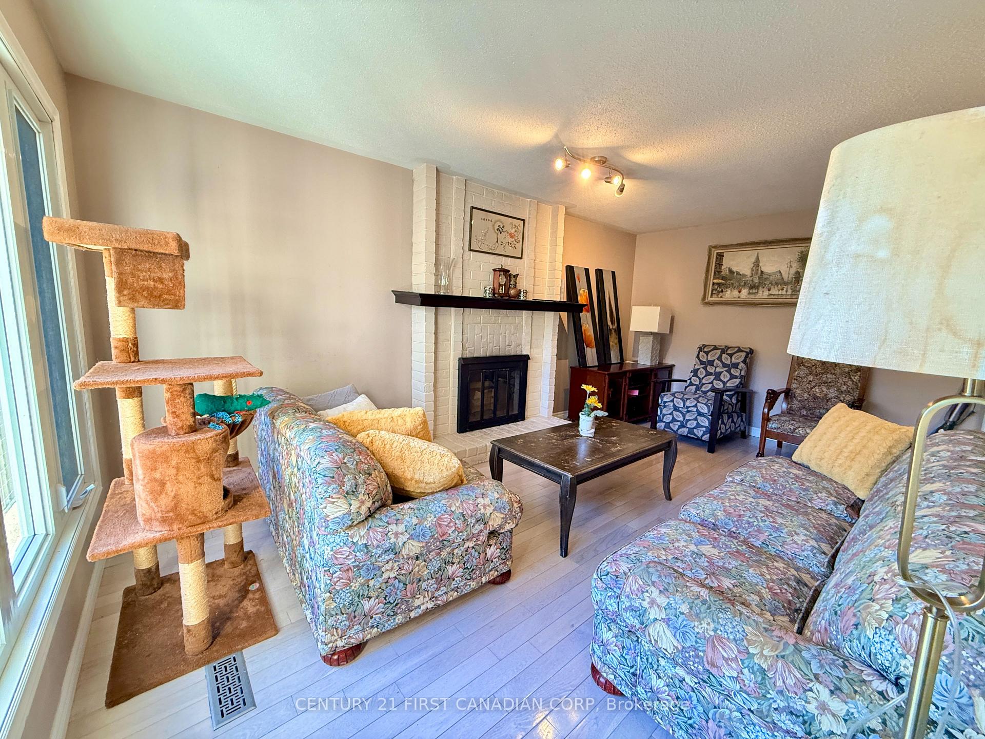 Photo 15 of 26 Colonial Crescent, London, North M — HOMEH