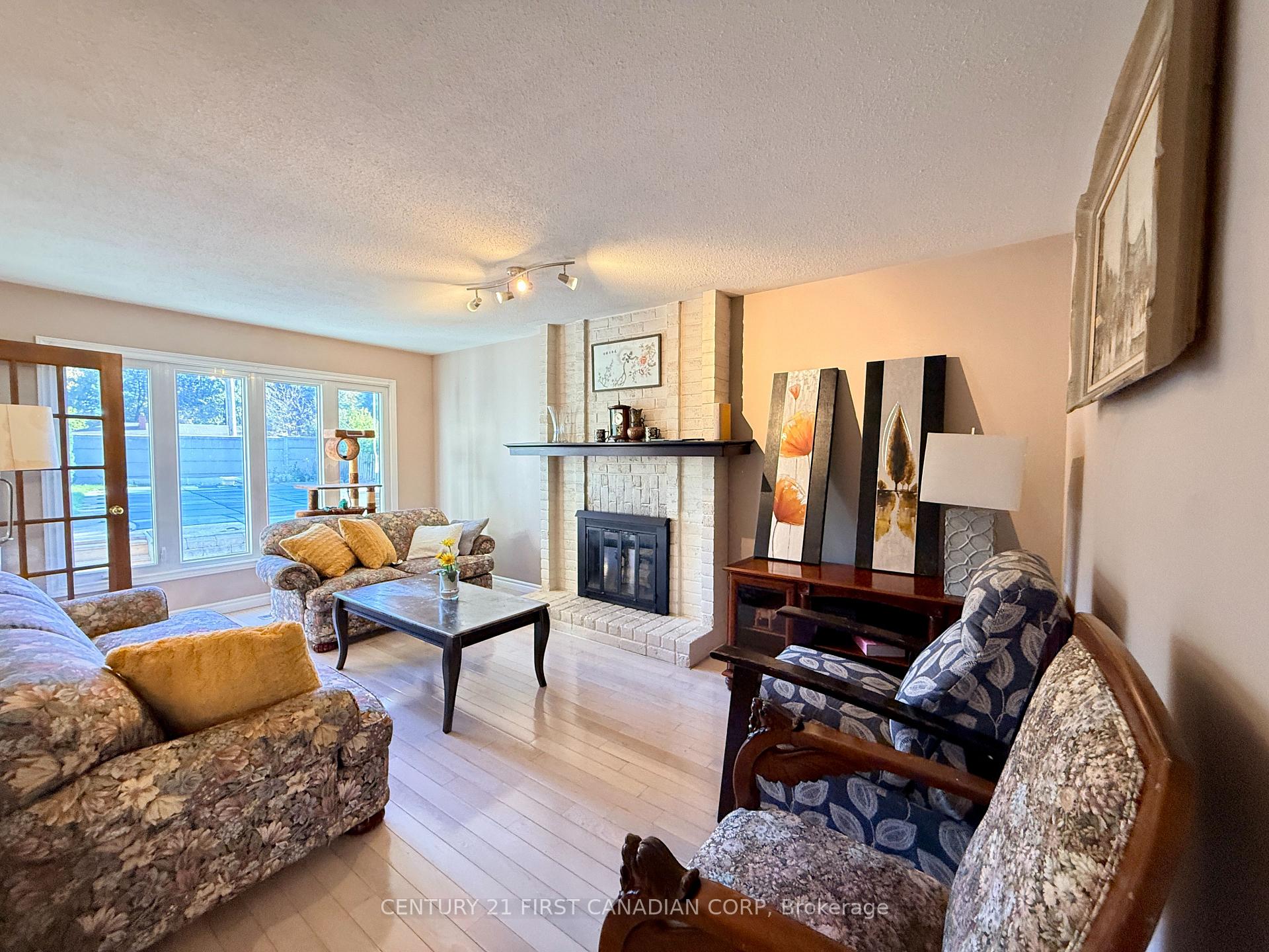 Photo 16 of 26 Colonial Crescent, London, North M — HOMEH