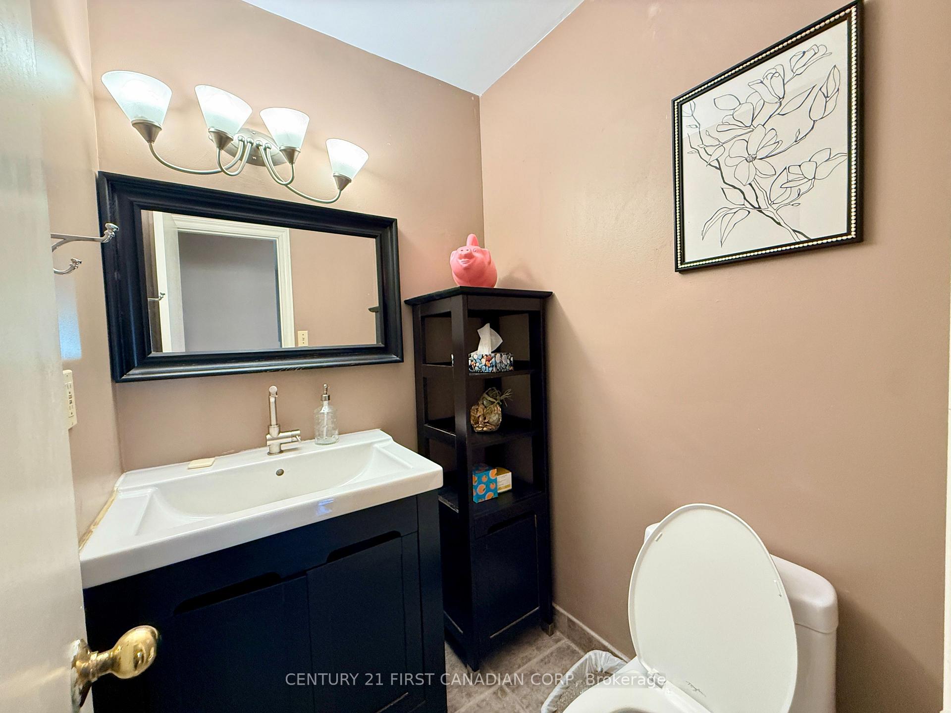 Photo 19 of 26 Colonial Crescent, London, North M — HOMEH