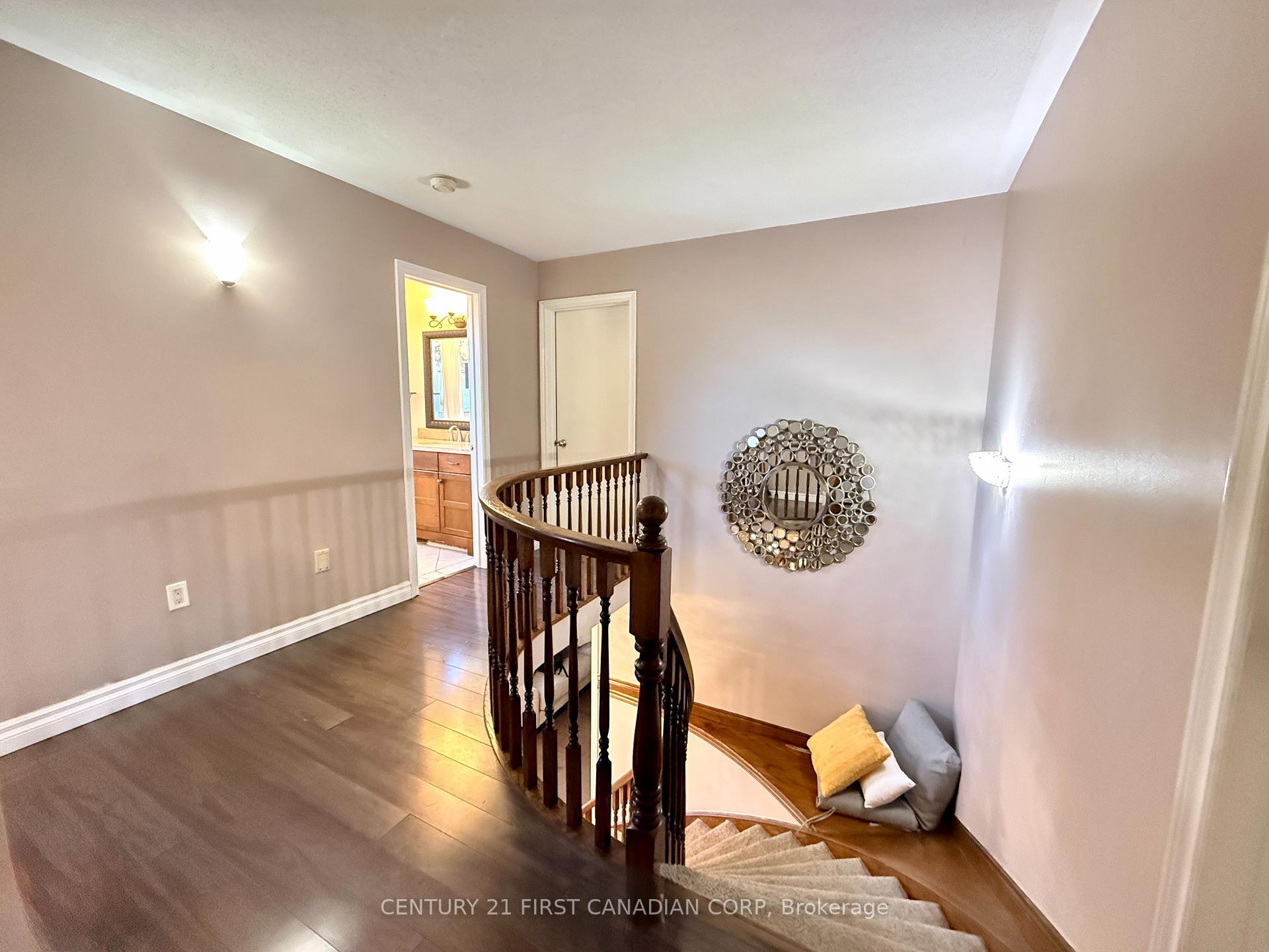 Photo 20 of 26 Colonial Crescent, London, North M — HOMEH