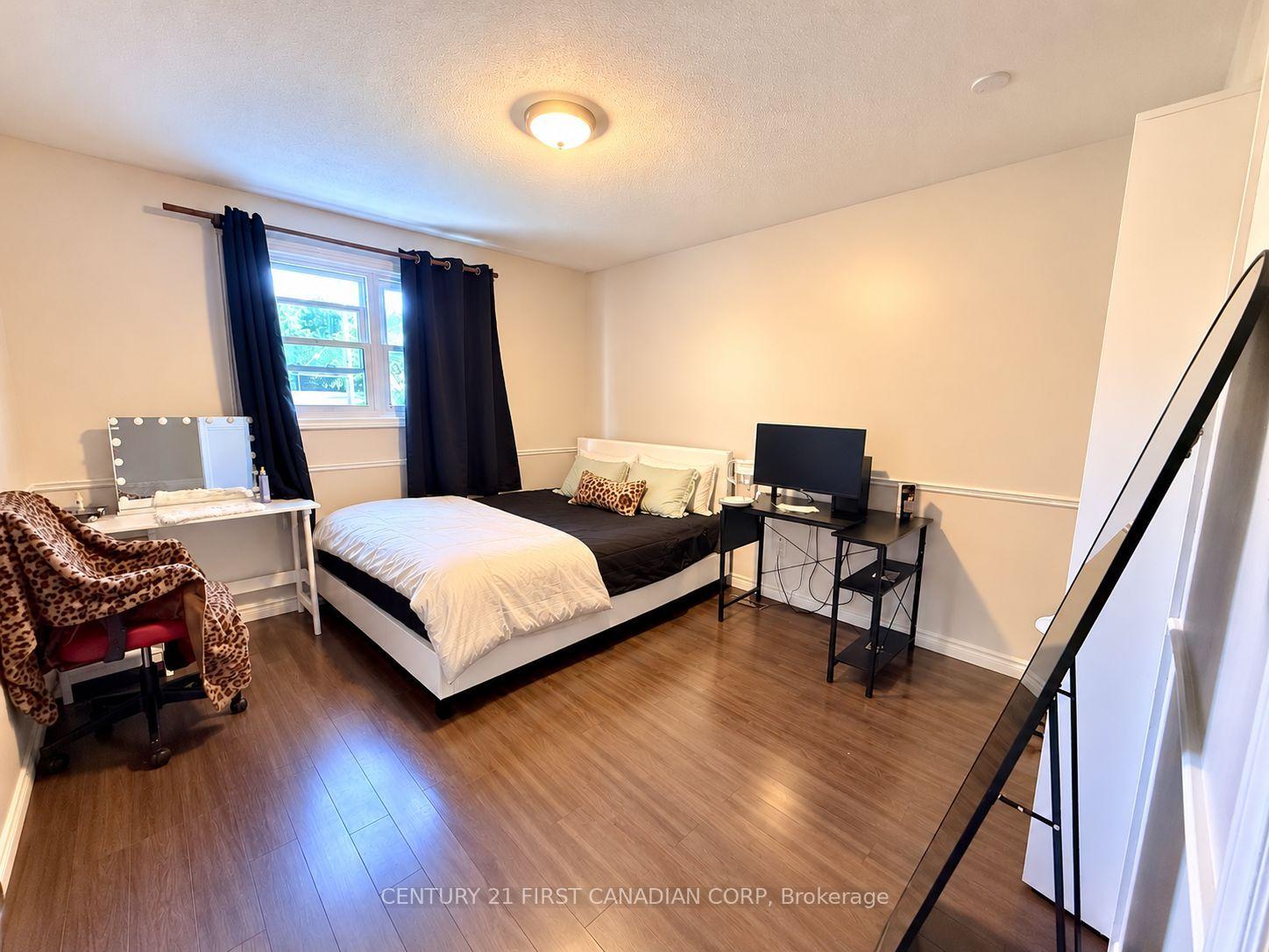 Photo 24 of 26 Colonial Crescent, London, North M — HOMEH