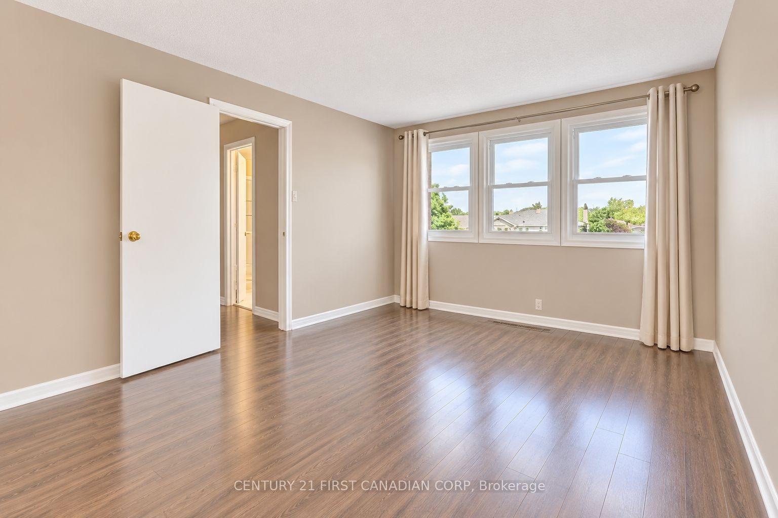 Photo 28 of 26 Colonial Crescent, London, North M — HOMEH
