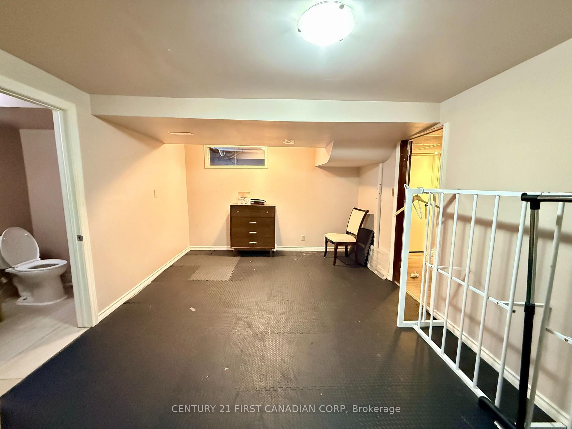 Photo 34 of 26 Colonial Crescent, London, North M — HOMEH