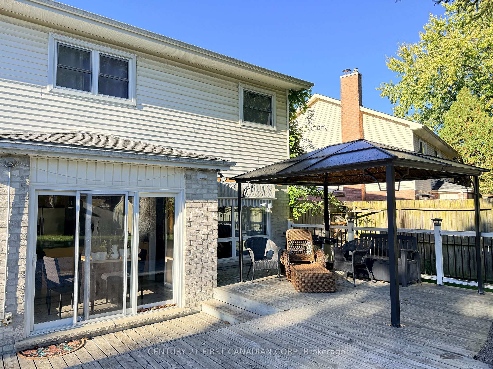 Photo 38 of 26 Colonial Crescent, London, North M — HOMEH