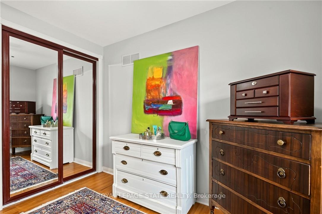Photo 26 of 29 Woodside Drive, Hamilton, Sherwood — HOMEH