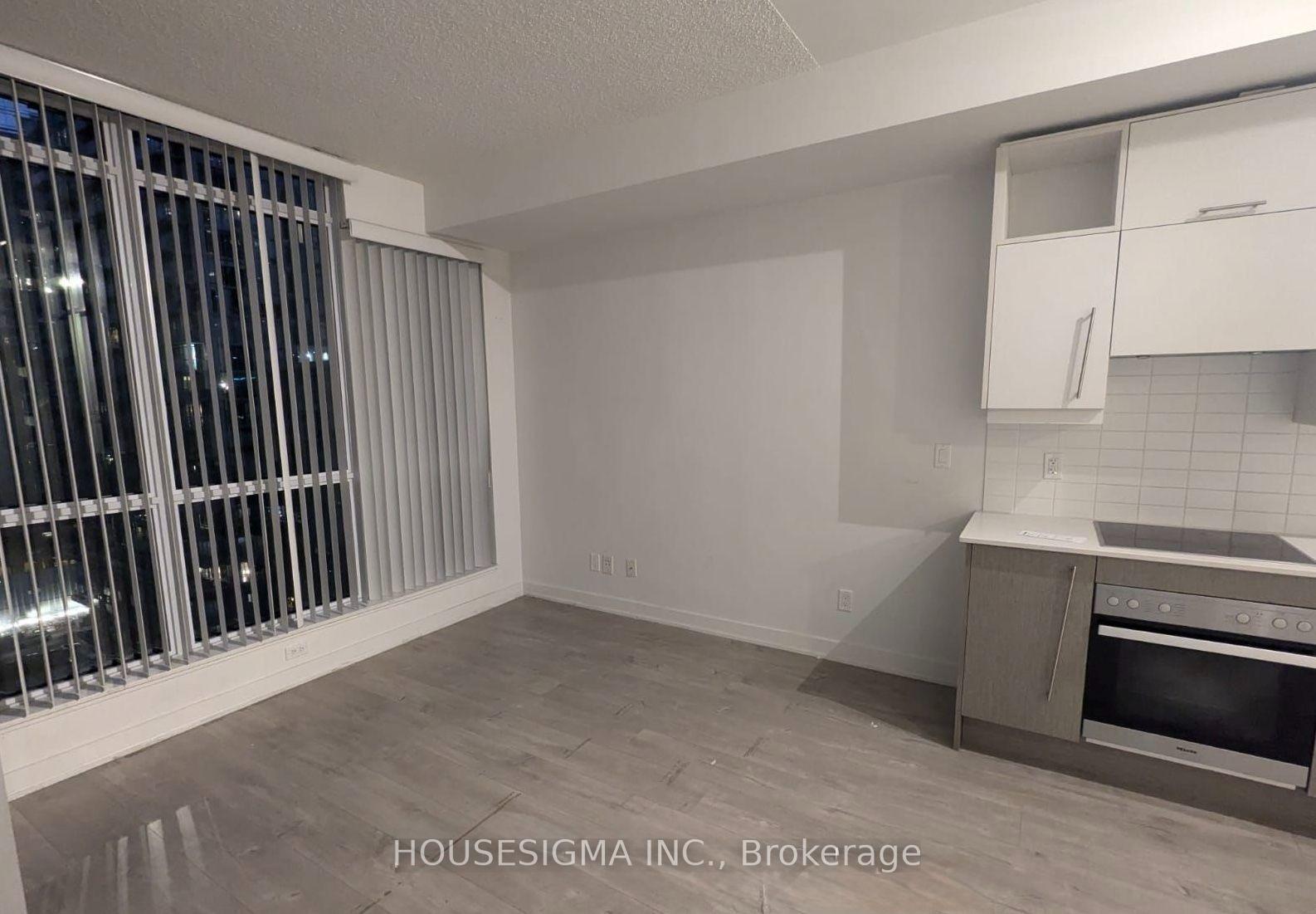 Photo 9 of Unit 1403, 30 Nelson Street, Toronto, Waterfront Communities — HOMEH
