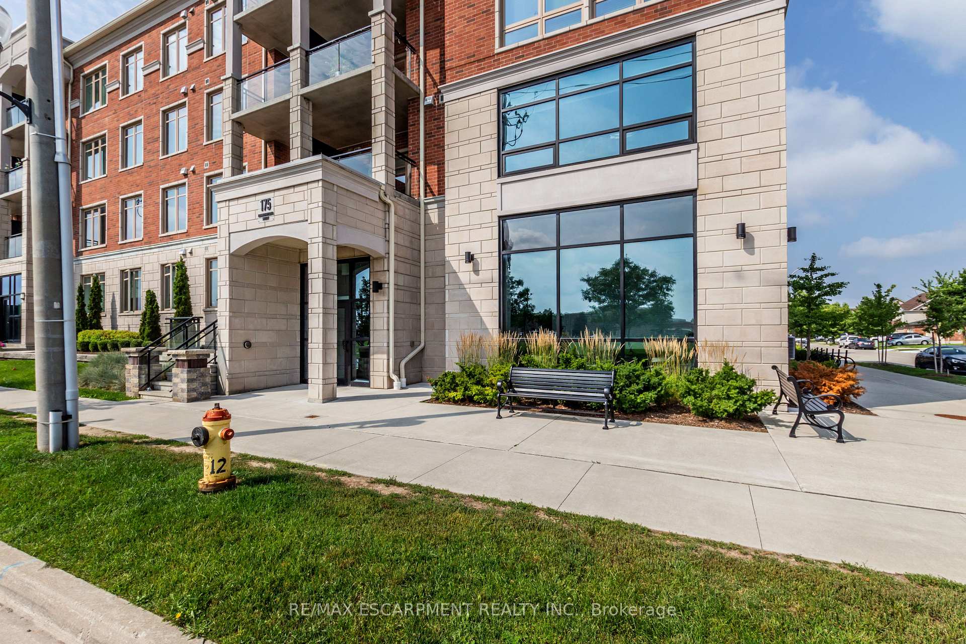 Photo 3 of Unit 306, 175 Commonwealth Street, Kitchener, Larentian West — HOMEH