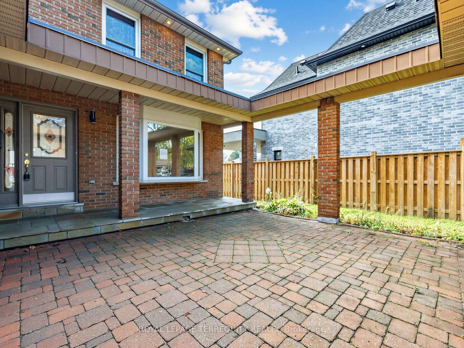 Photo 3 of 124 Bathgate Drive, Scarborough, Centennial Scarborough — HOMEH
