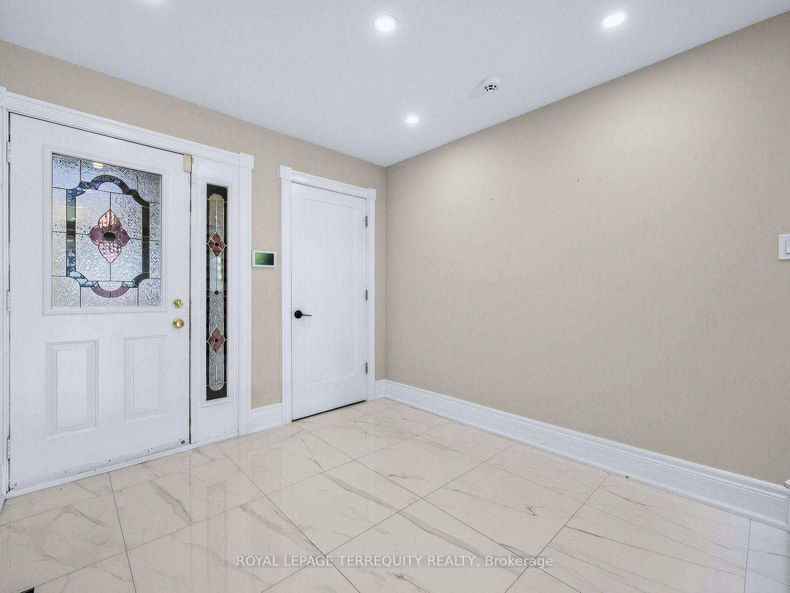 Photo 4 of 124 Bathgate Drive, Scarborough, Centennial Scarborough — HOMEH