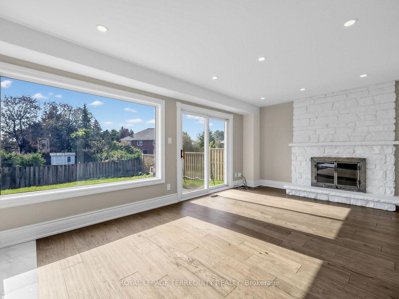 Photo 8 of 124 Bathgate Drive, Scarborough, Centennial Scarborough — HOMEH