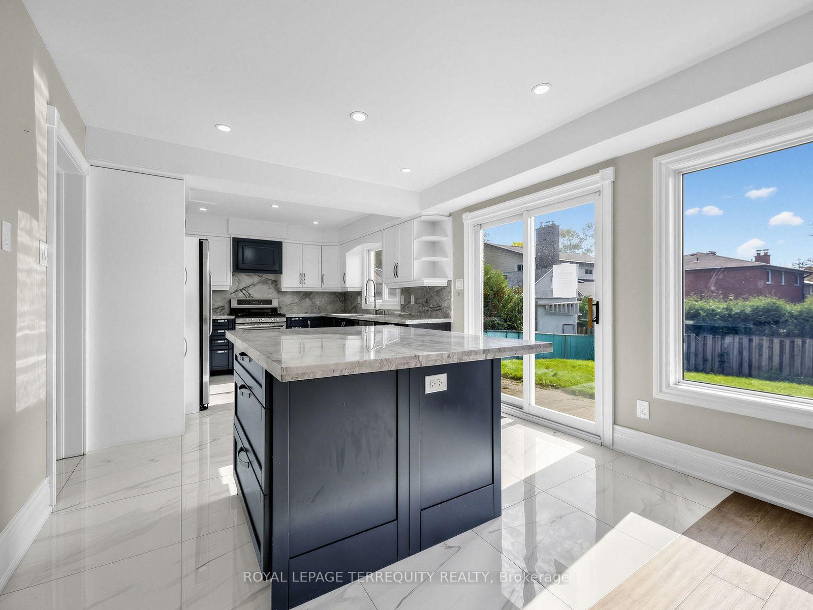 Photo 12 of 124 Bathgate Drive, Scarborough, Centennial Scarborough — HOMEH