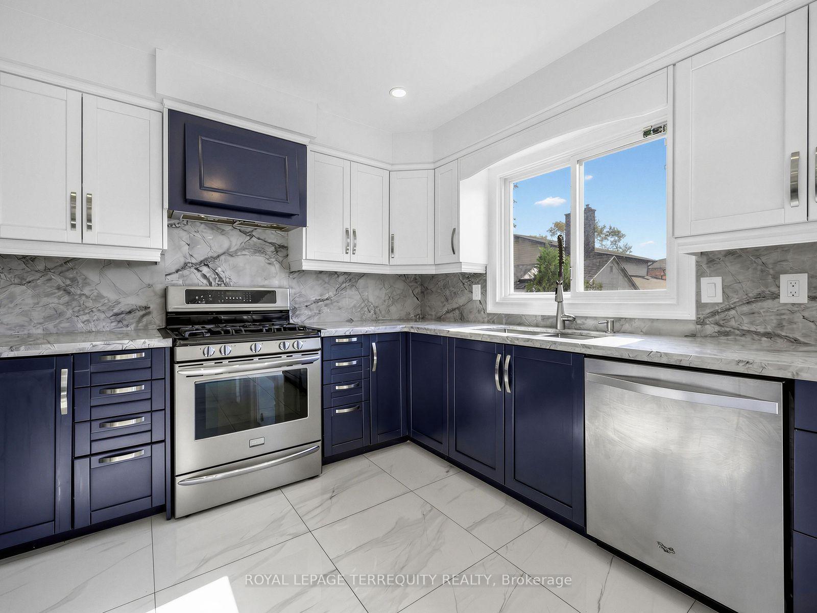 Photo 14 of 124 Bathgate Drive, Scarborough, Centennial Scarborough — HOMEH