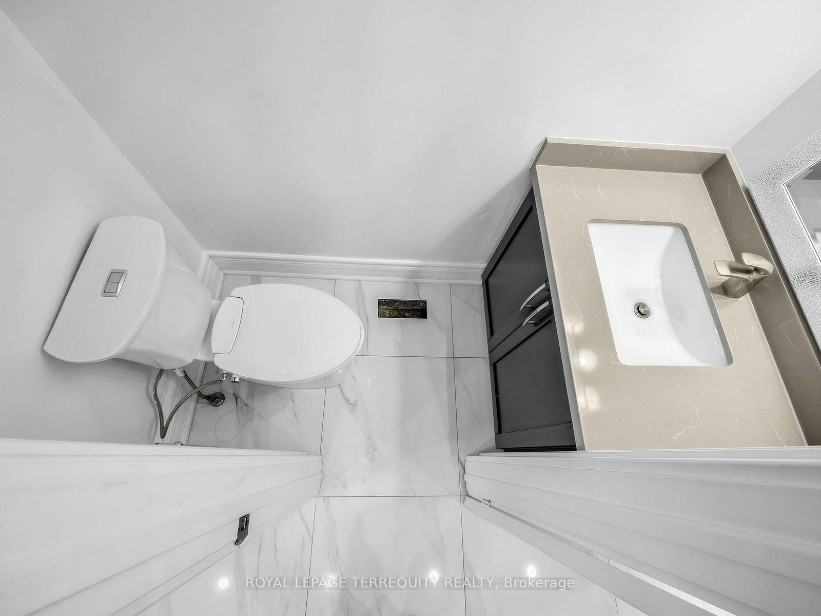 Photo 16 of 124 Bathgate Drive, Scarborough, Centennial Scarborough — HOMEH