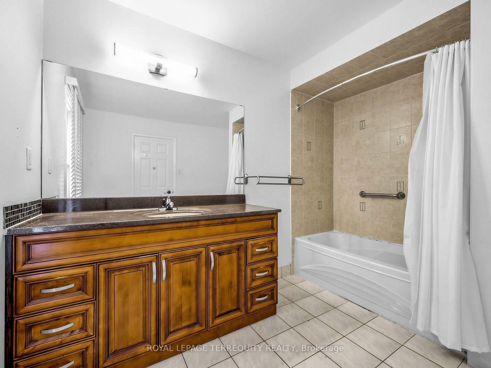Photo 19 of 124 Bathgate Drive, Scarborough, Centennial Scarborough — HOMEH