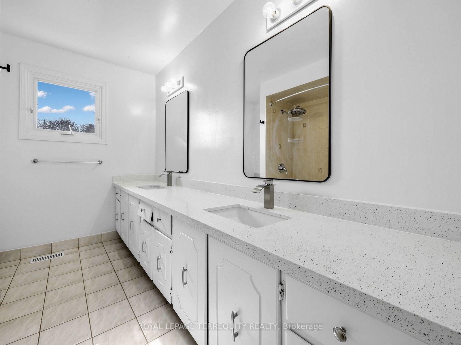 Photo 24 of 124 Bathgate Drive, Scarborough, Centennial Scarborough — HOMEH