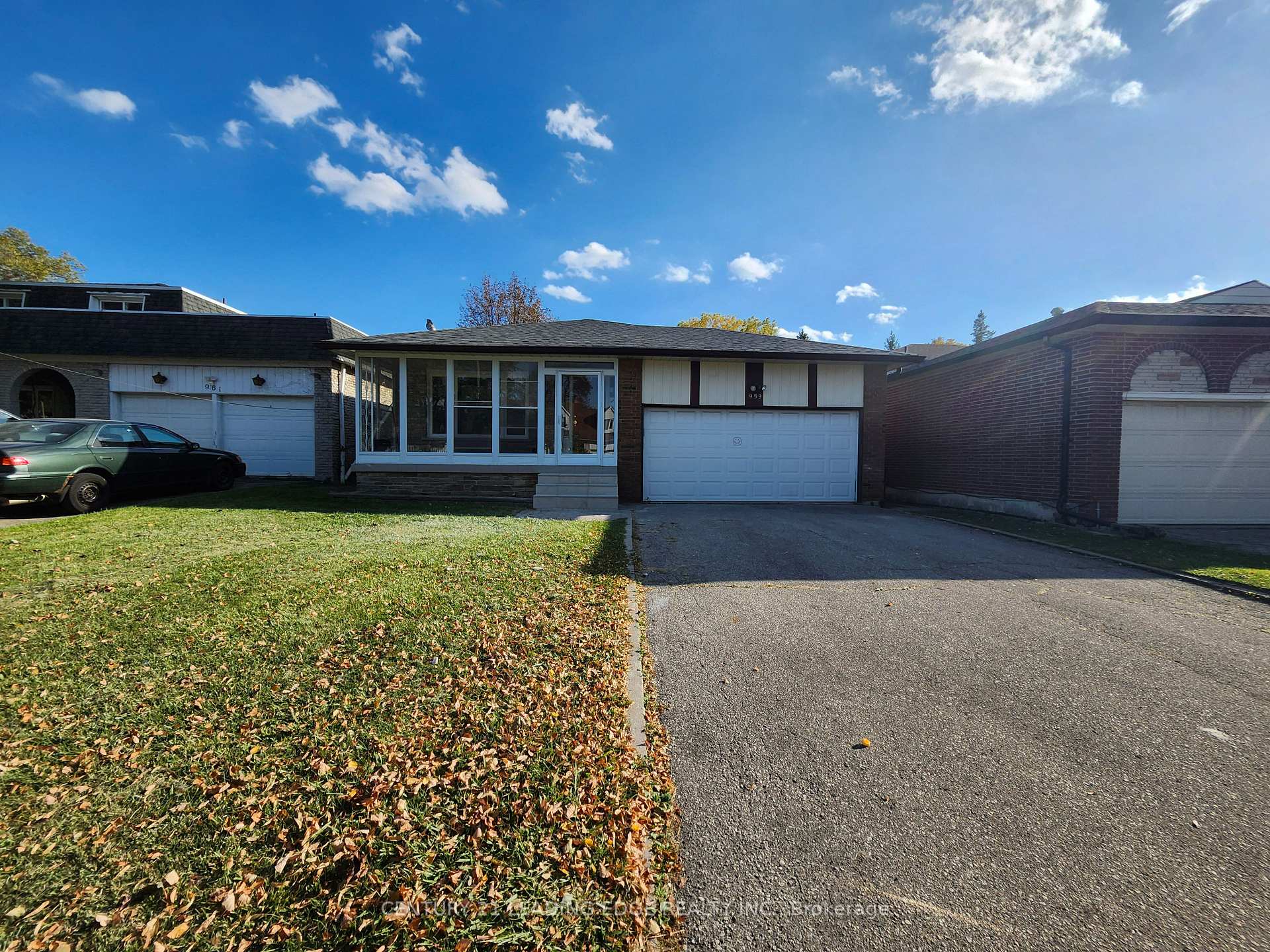 Photo of Unit Main, 959 Huntingwood Drive S