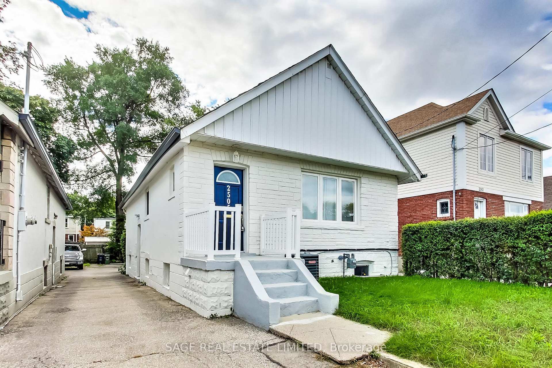 Photo 24 of Unit Lower, 2505 Gerrard Street E, Scarborough, Birchcliffe-Cliffside — HOMEH