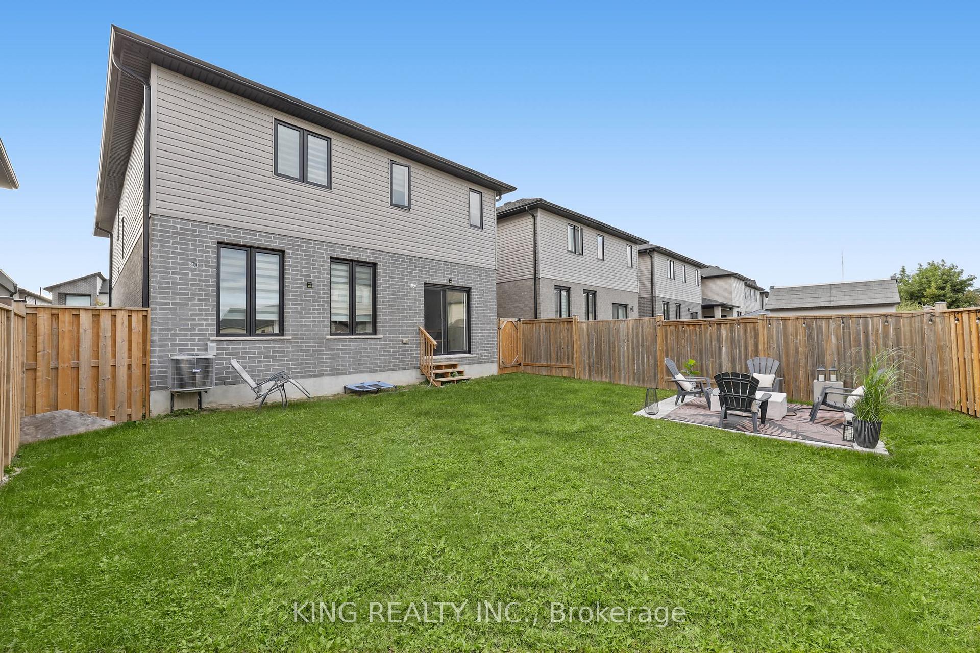 Photo 3 of 3342 David Milne Way, London, South W — HOMEH