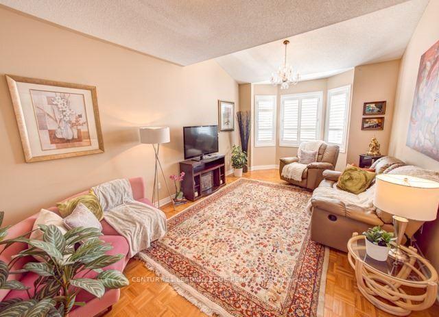 Photo 4 of 65 Earl Stewart Drive, Aurora, Bayview Wellington — HOMEH