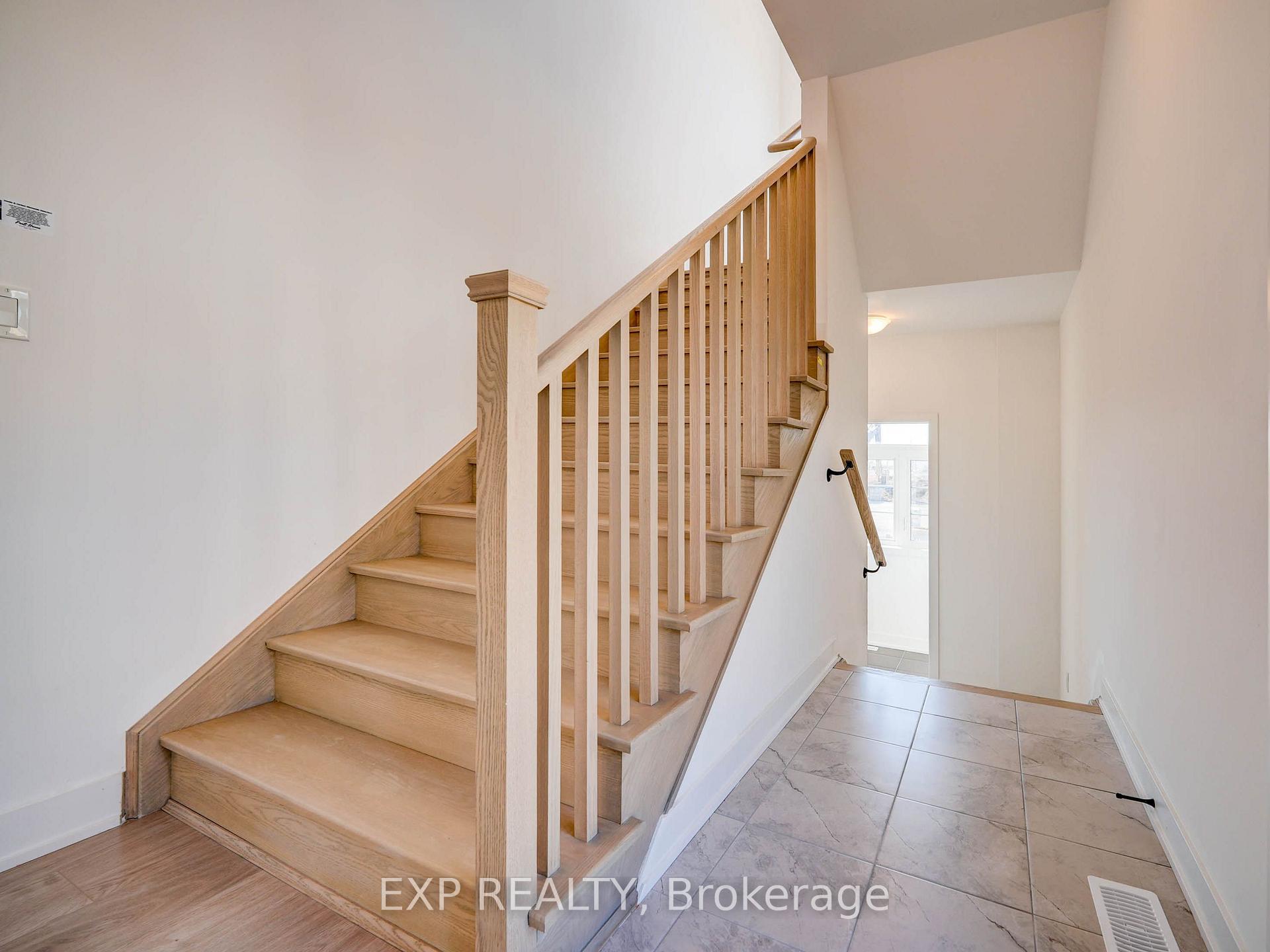 Photo 18 of 30 Wheatfield Road, Barrie, Innis-Shore — HOMEH