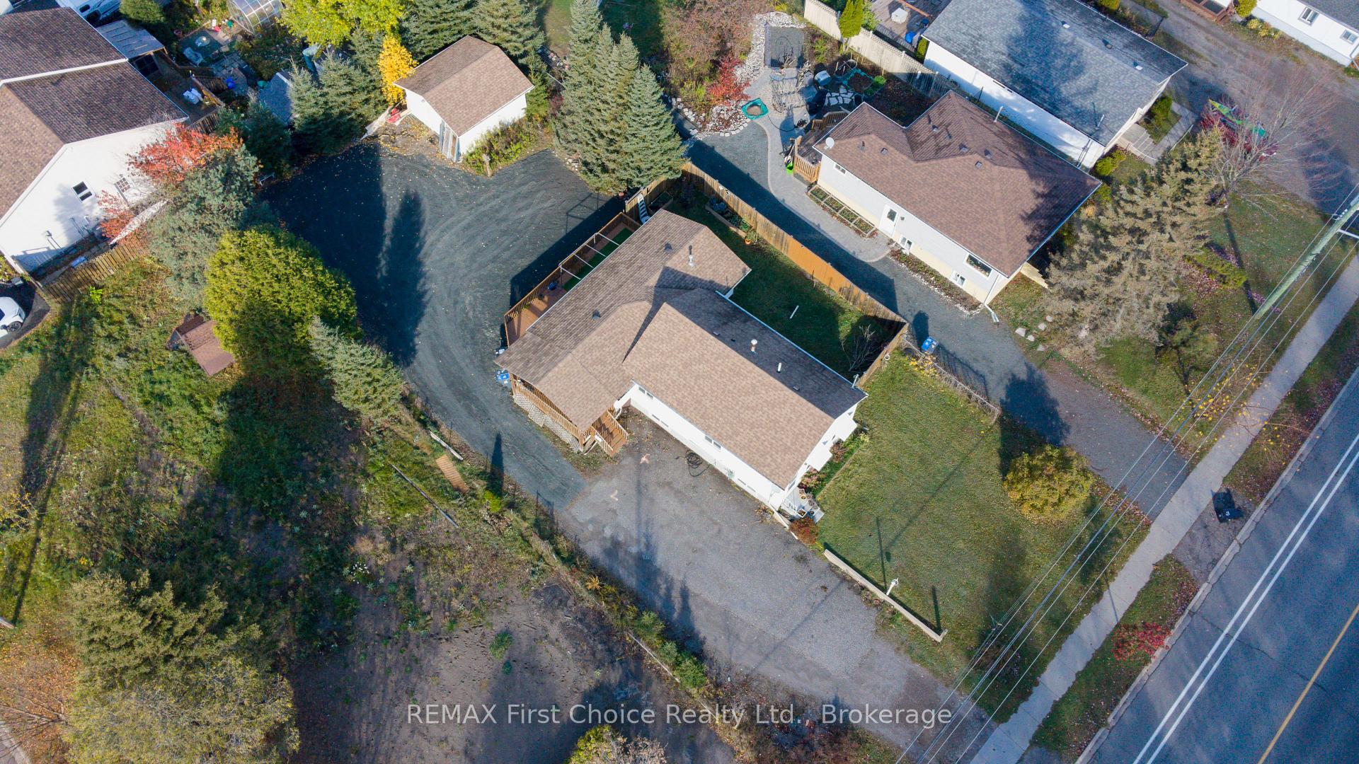 Photo 8 of 729 Hodder Avenue, Thunder Bay, Current River — HOMEH