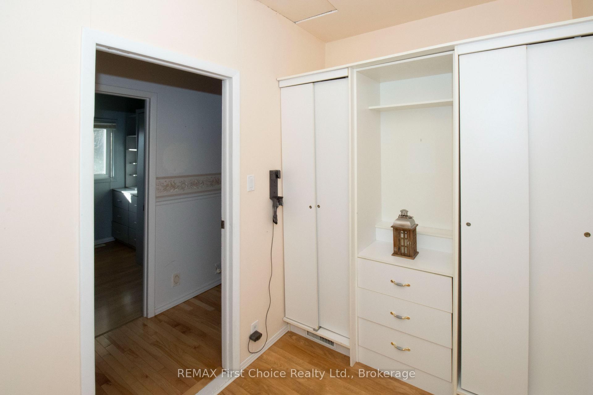 Photo 11 of 729 Hodder Avenue, Thunder Bay, Current River — HOMEH