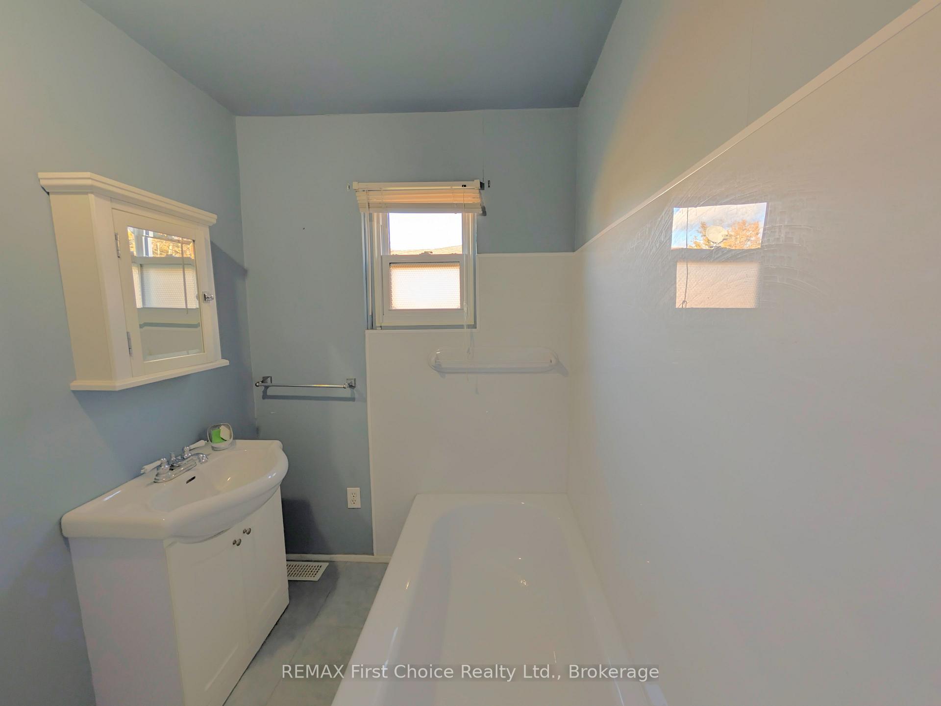 Photo 16 of 729 Hodder Avenue, Thunder Bay, Current River — HOMEH