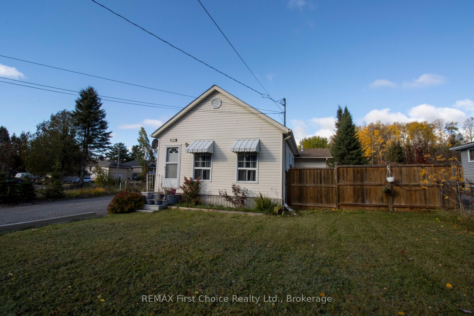 Photo 26 of 729 Hodder Avenue, Thunder Bay, Current River — HOMEH