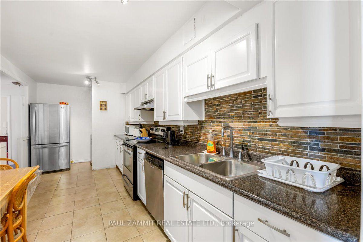 Photo 5 of Unit 1008, 80 Inverlochy Boulevard, Markham, Royal Orchard — HOMEH
