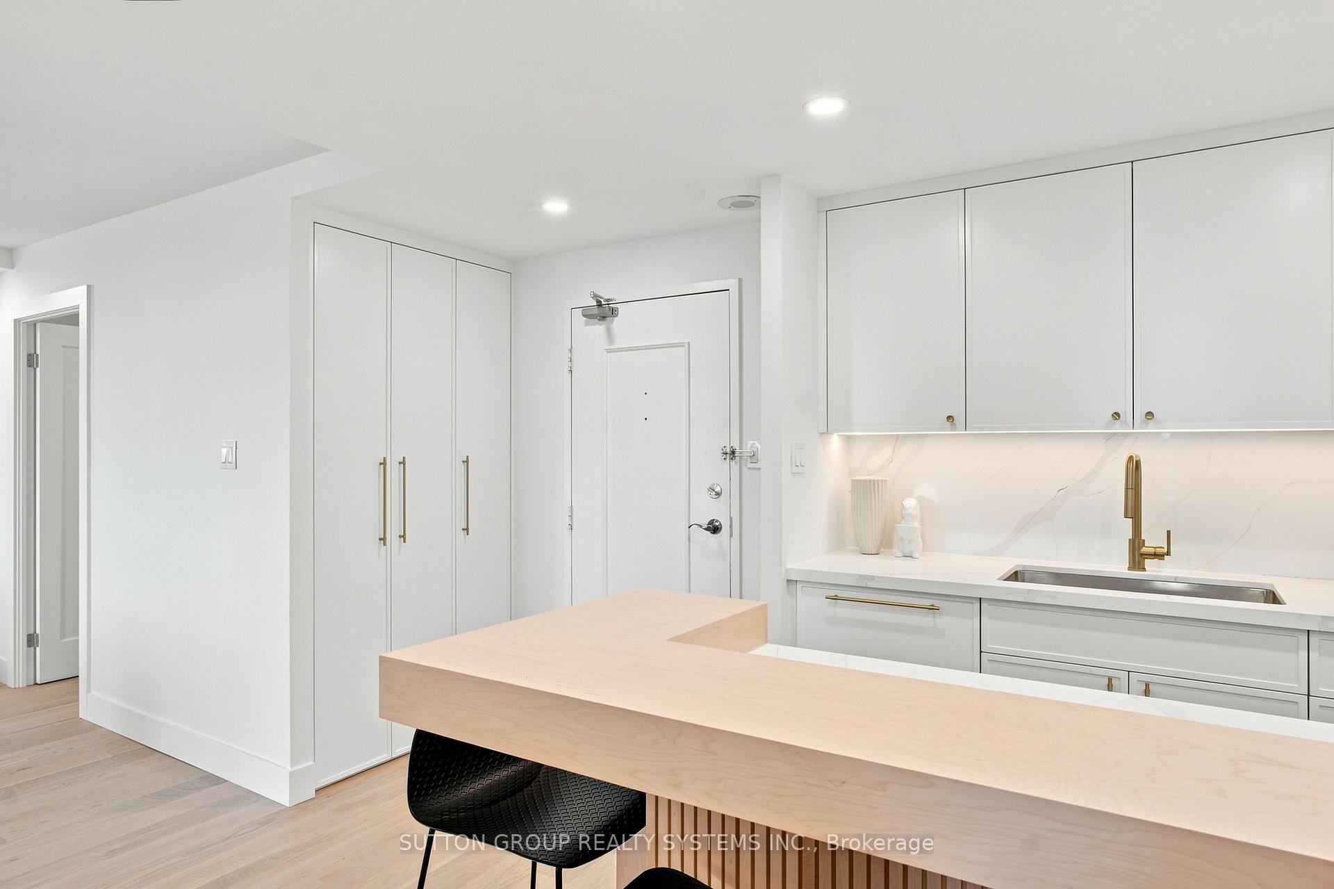 Photo 11 of Unit 1504, 812 Burnhamthorpe Road, Etobicoke, Markland Wood — HOMEH