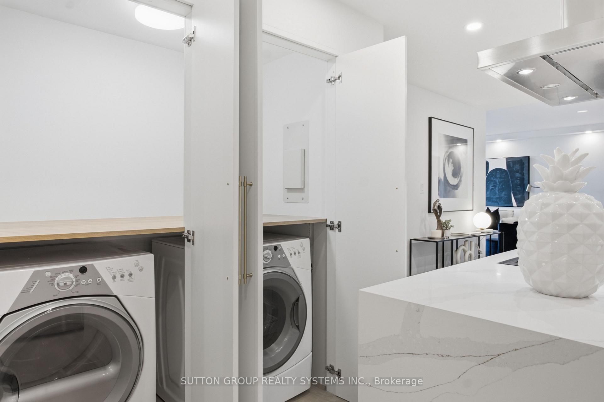 Photo 21 of Unit 1504, 812 Burnhamthorpe Road, Etobicoke, Markland Wood — HOMEH