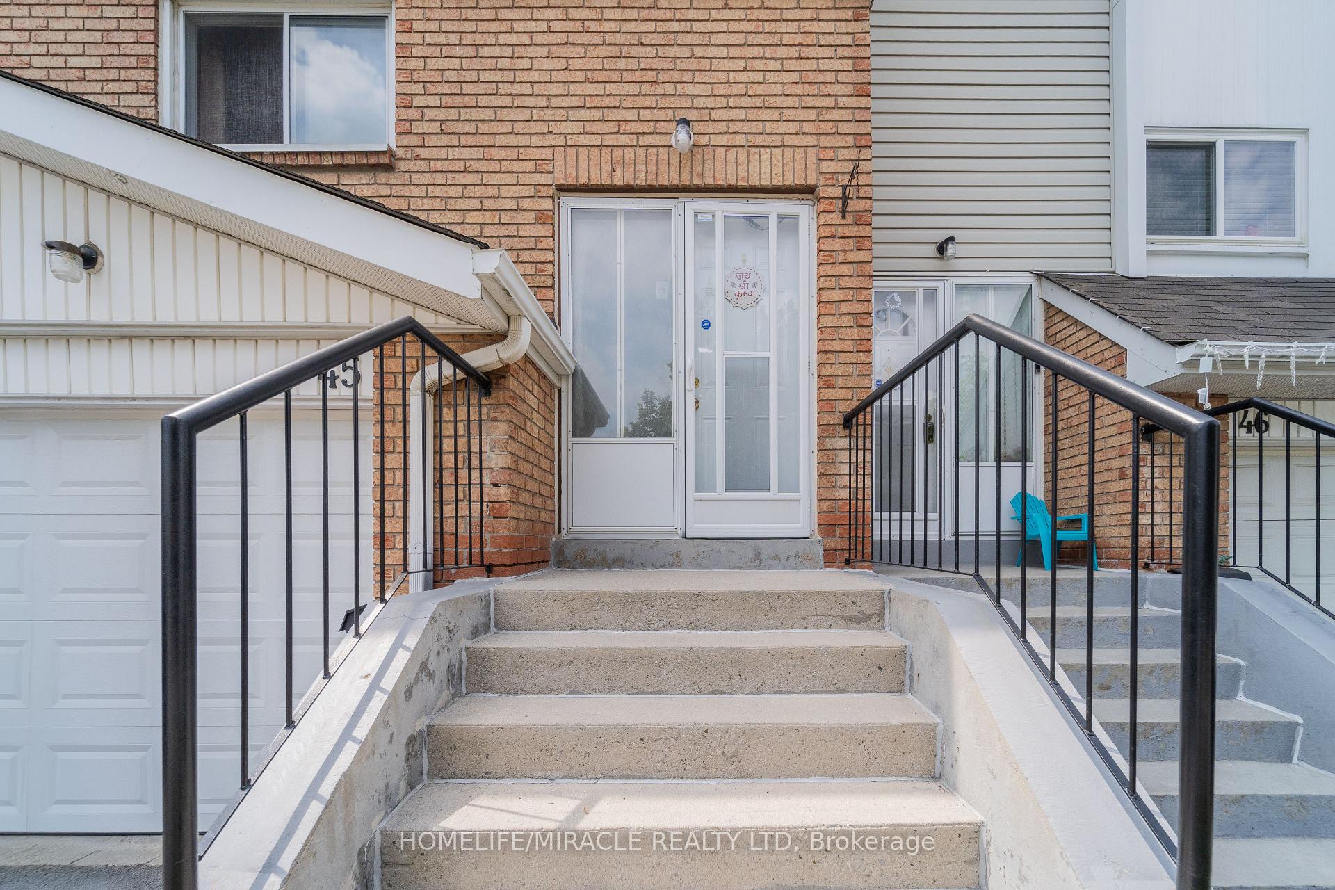 Photo 3 of 45 Lincoln Court, Brampton, Bramalea West Industrial — HOMEH