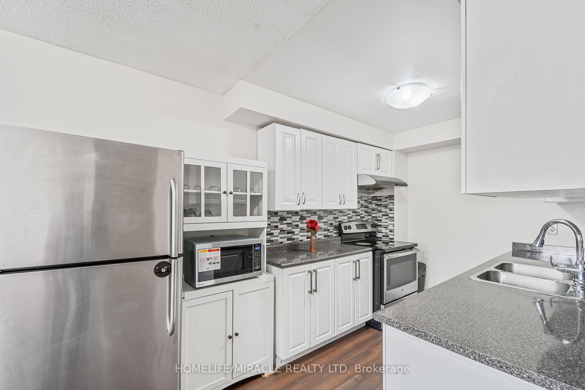 Photo 5 of 45 Lincoln Court, Brampton, Bramalea West Industrial — HOMEH