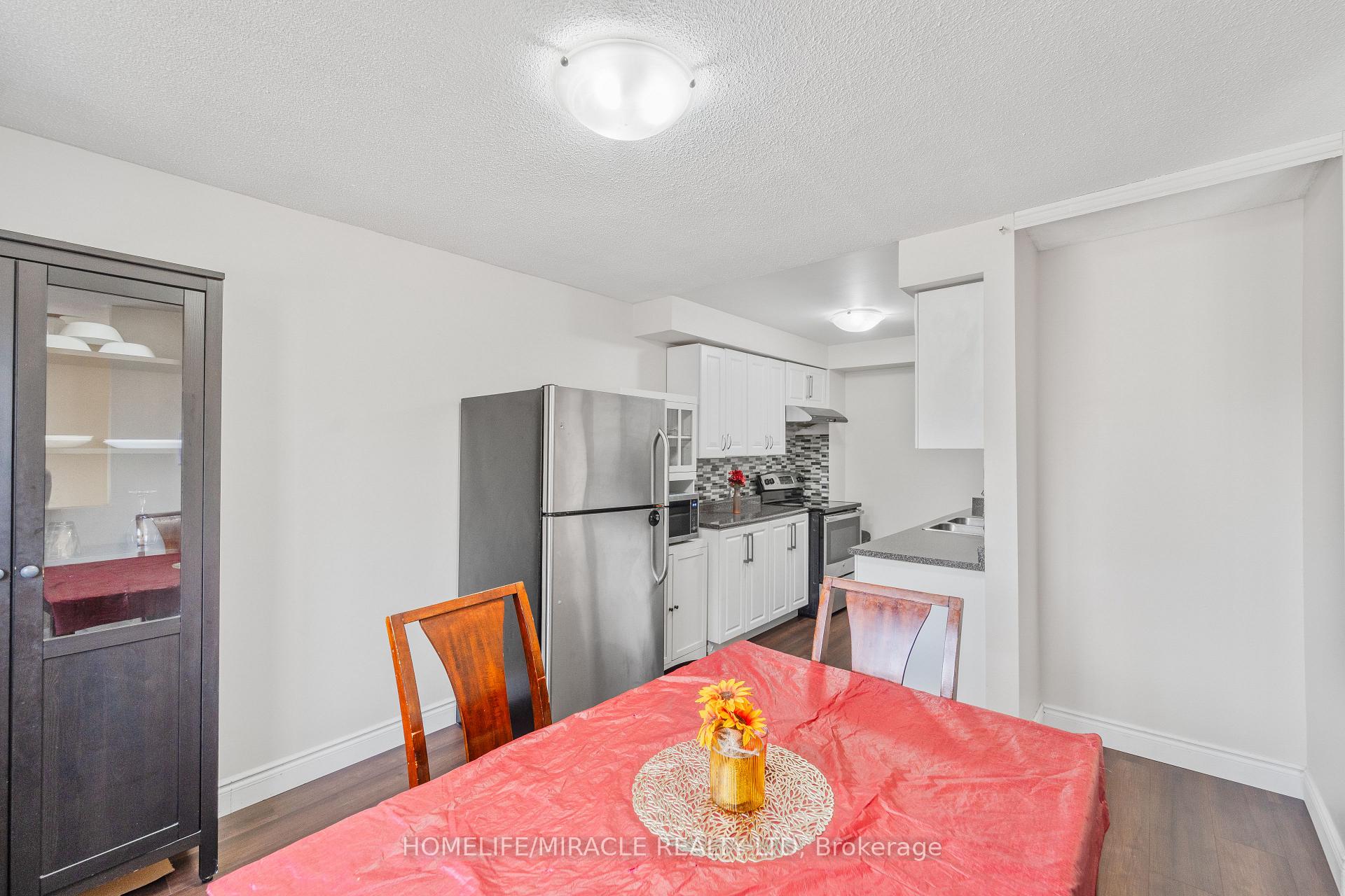 Photo 7 of 45 Lincoln Court, Brampton, Bramalea West Industrial — HOMEH
