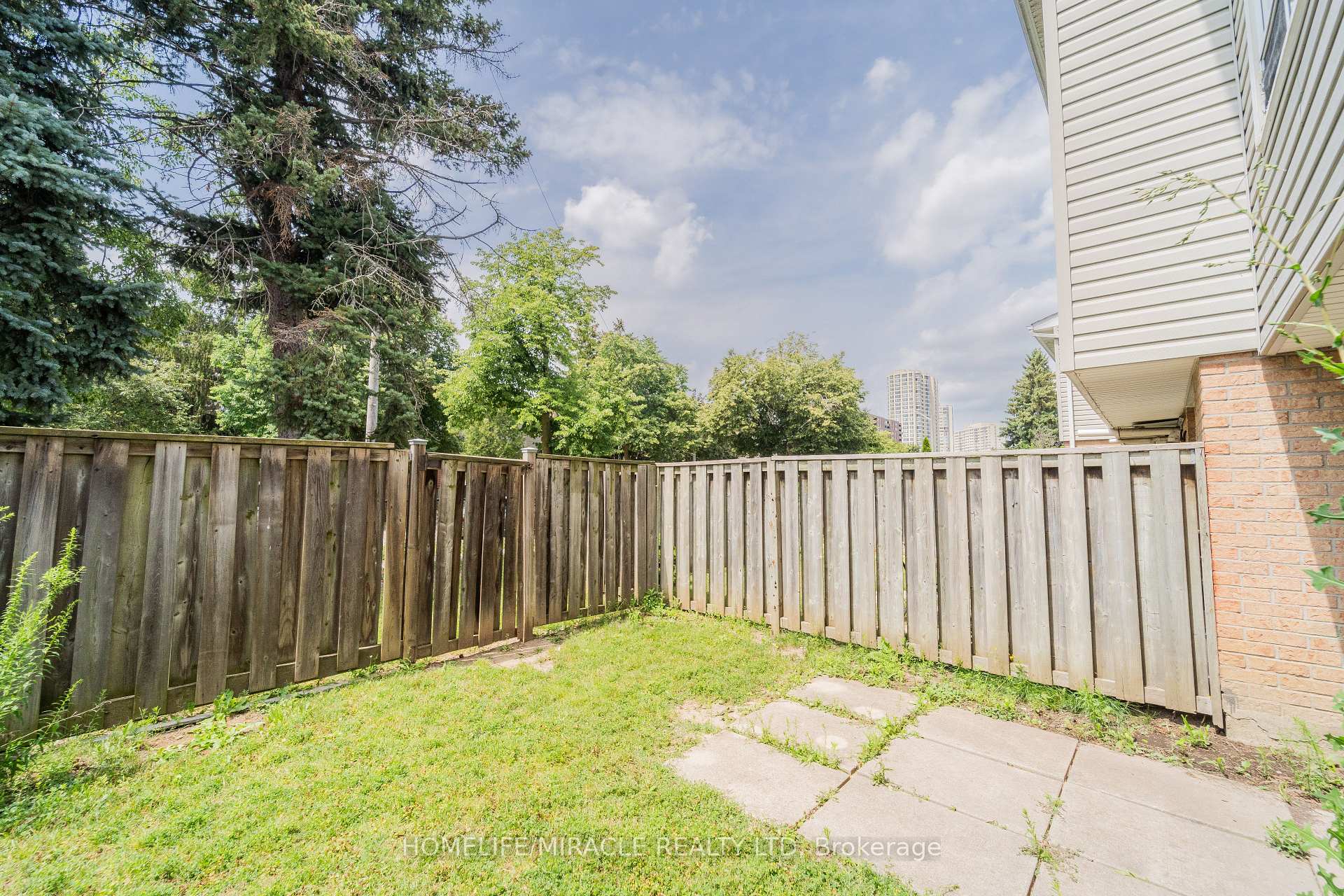 Photo 33 of 45 Lincoln Court, Brampton, Bramalea West Industrial — HOMEH