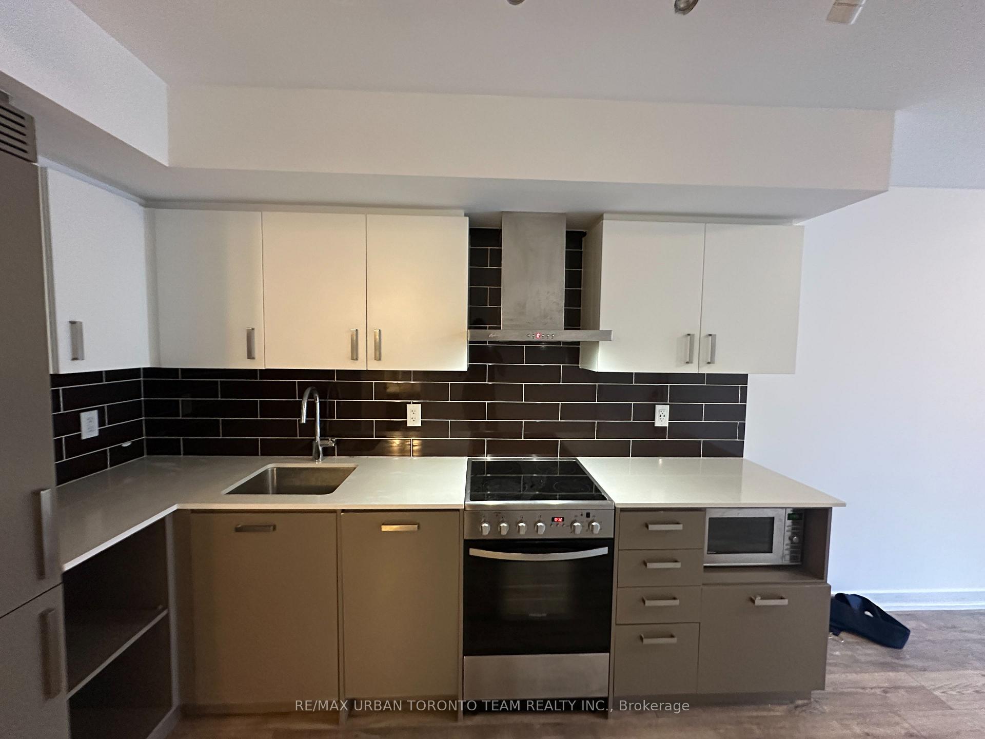 Photo 3 of Unit 707, 125 Redpath Avenue, Toronto, Mount Pleasant West — HOMEH