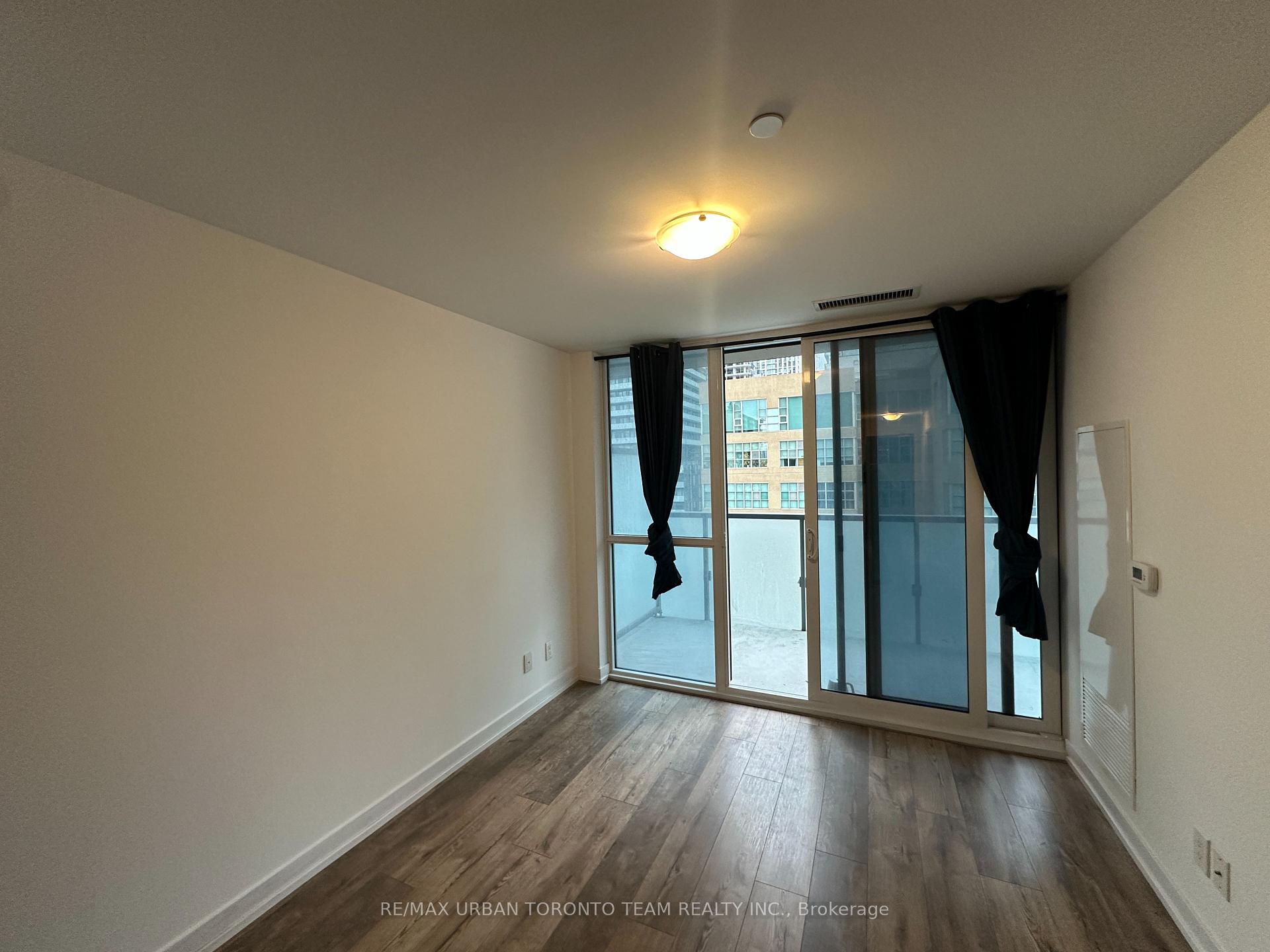 Photo 8 of Unit 707, 125 Redpath Avenue, Toronto, Mount Pleasant West — HOMEH