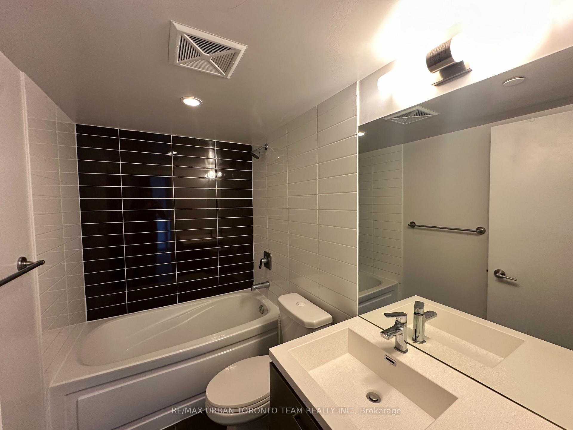 Photo 11 of Unit 707, 125 Redpath Avenue, Toronto, Mount Pleasant West — HOMEH