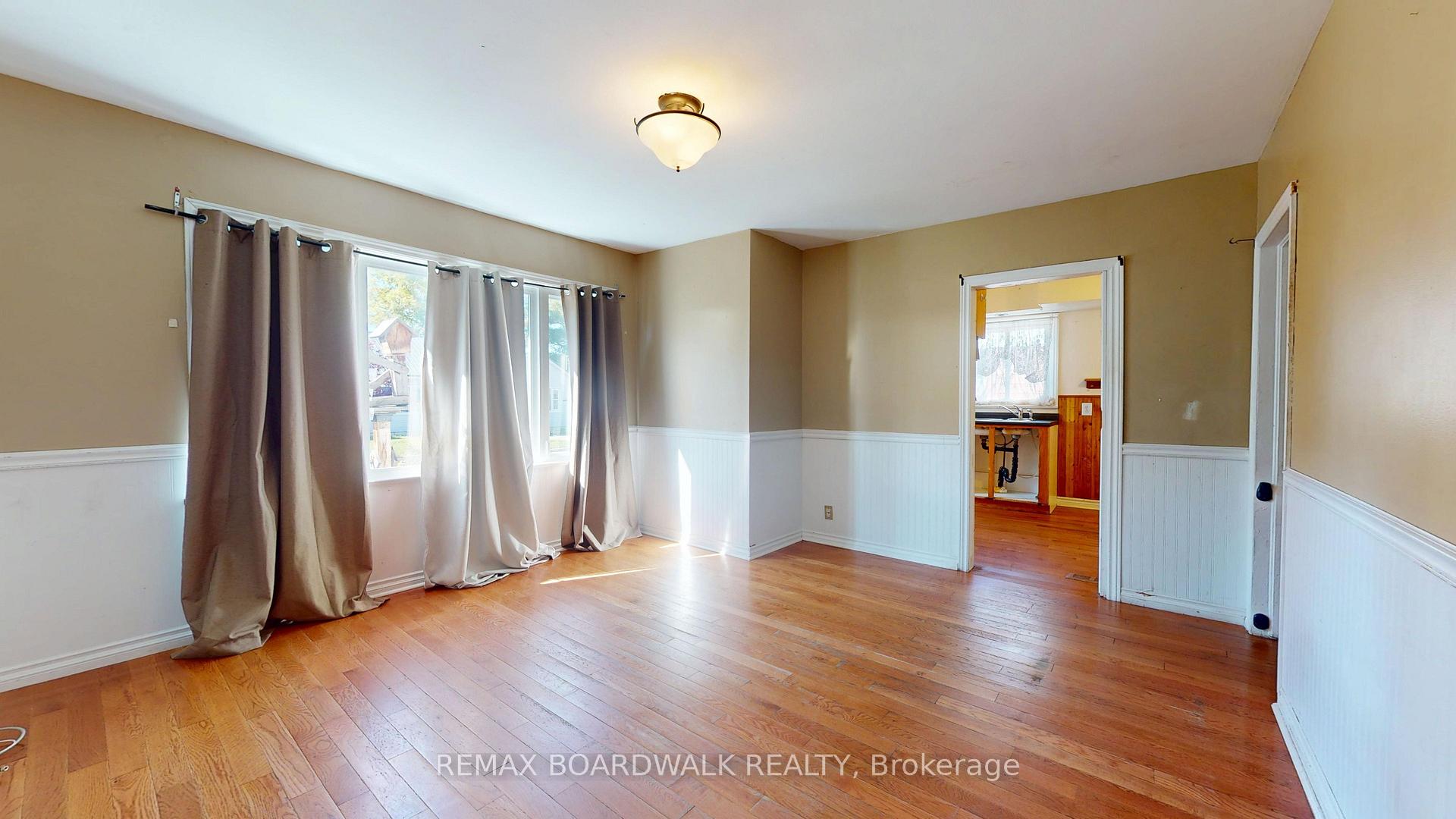 Photo 6 of 31 Wright Crescent, Brockville, Brockville — HOMEH
