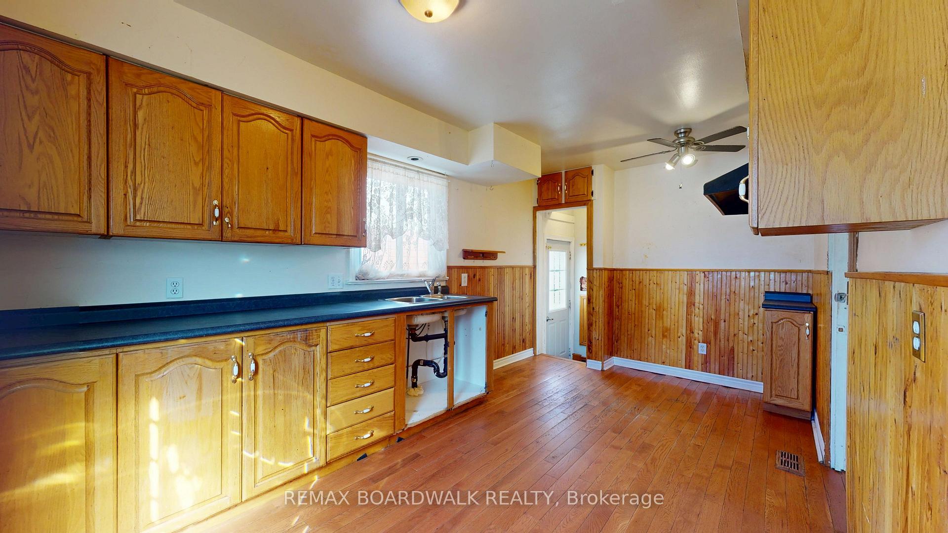 Photo 9 of 31 Wright Crescent, Brockville, Brockville — HOMEH