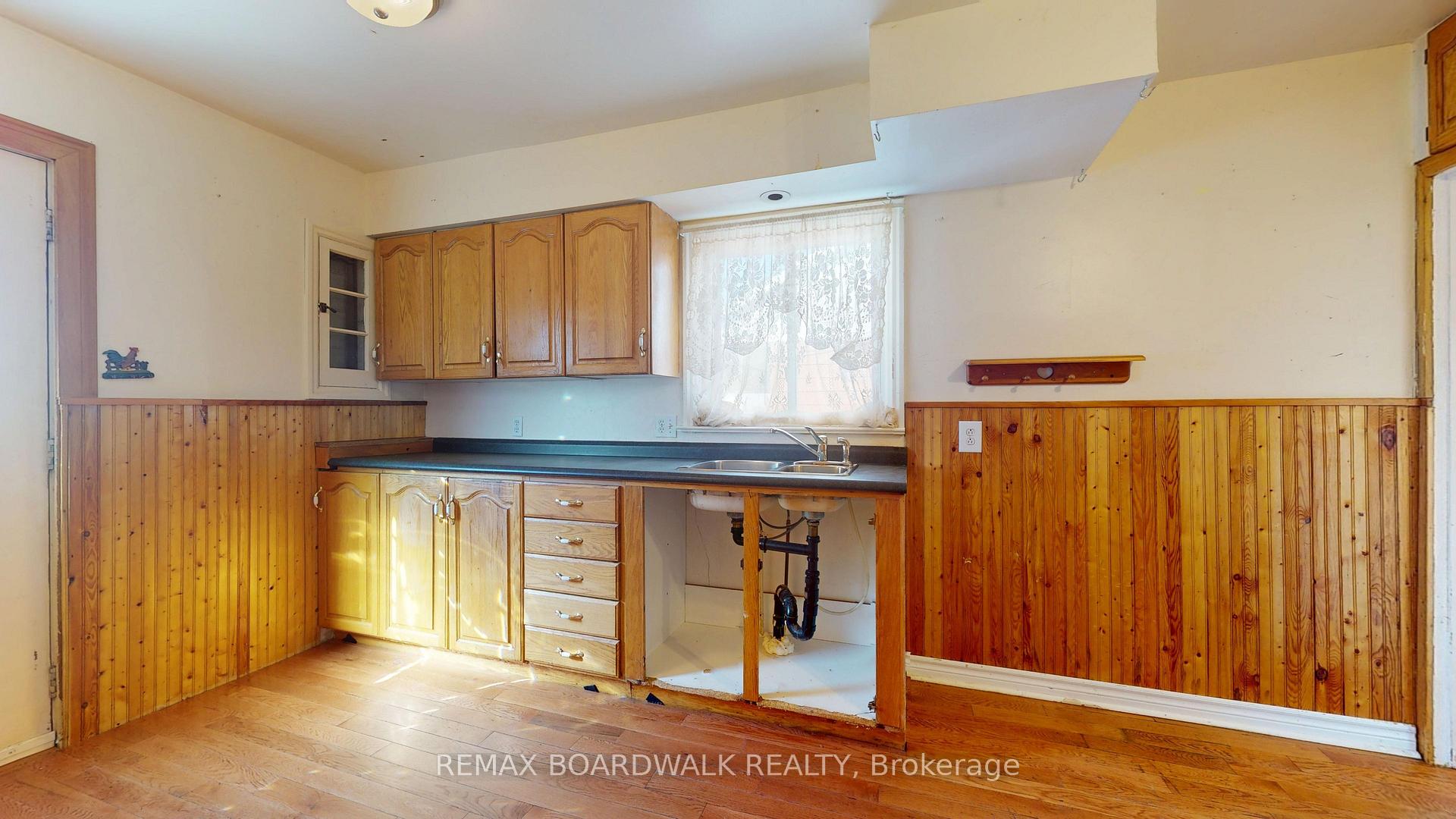 Photo 10 of 31 Wright Crescent, Brockville, Brockville — HOMEH