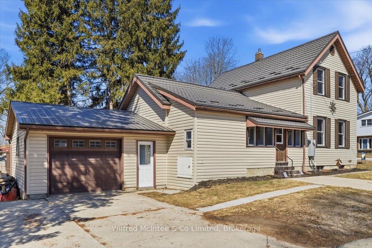 Photo 7 of 425 Yonge Street S, Brockton — HOMEH