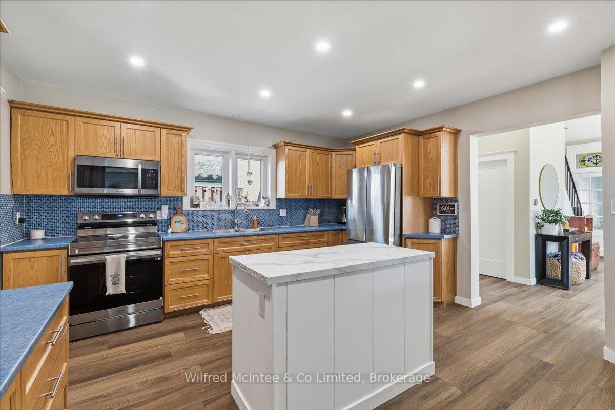 Photo 9 of 425 Yonge Street S, Brockton — HOMEH