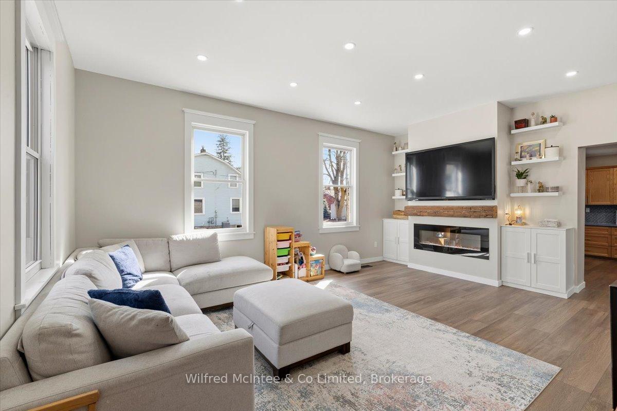 Photo 13 of 425 Yonge Street S, Brockton — HOMEH