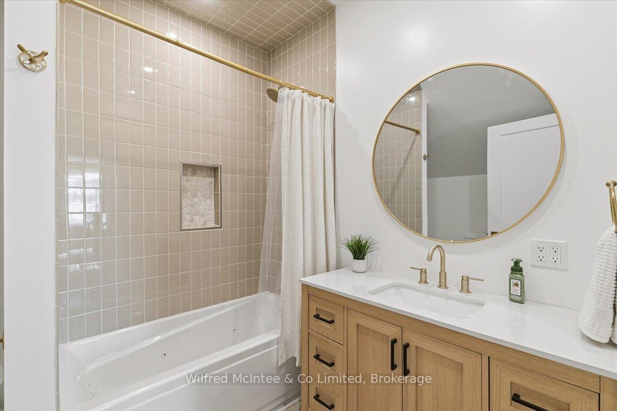 Photo 19 of 425 Yonge Street S, Brockton — HOMEH