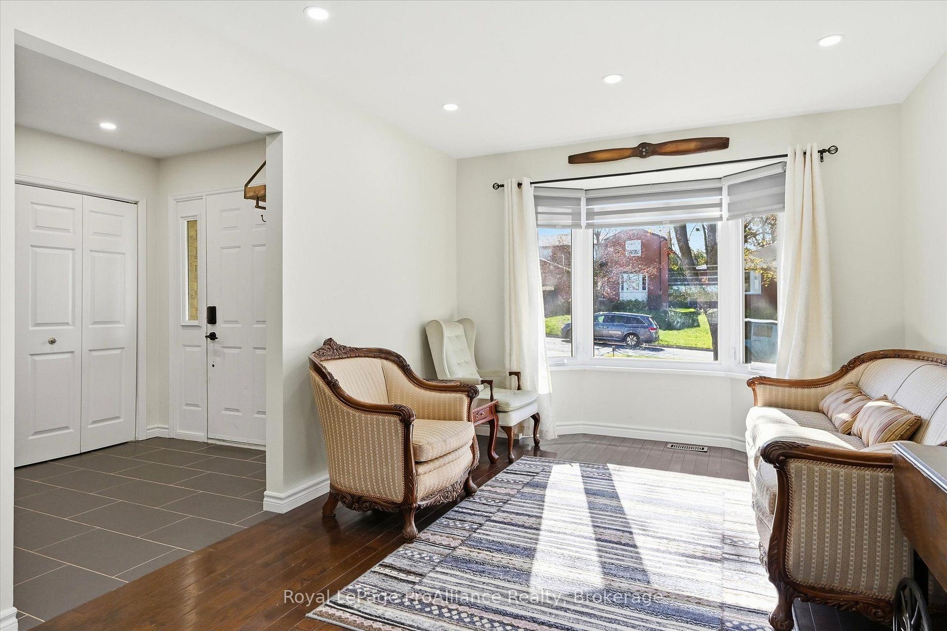 Photo 6 of 1316 Scollard Drive, Peterborough, Ashburnham Ward 4 — HOMEH
